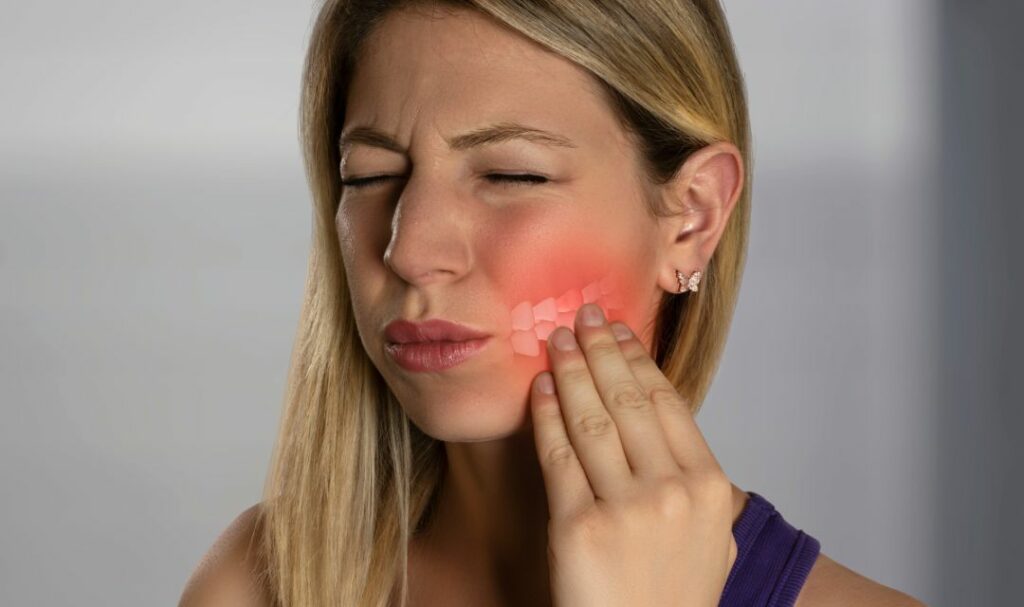 Duelen los implantes dentales